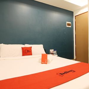 Reddoorz Plus @ San Marcelino Malate